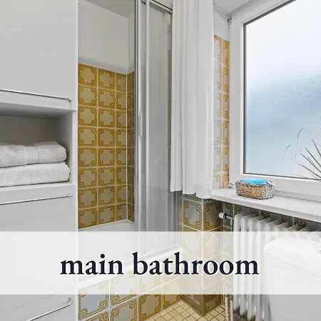 Sehr Grosse Ferienwohnung In Bester Lage Mit Grosser Sonnenterrasse L Innenstadtnaehe L 1 Minute Zum Bahnhof L Grosse Kueche L Tv L Extra-wc L Free-wlan L Willkommen Im Hallo!-apartment 5 Apartman *