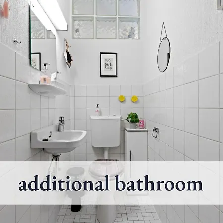 Sehr Grosse Ferienwohnung In Bester Lage Mit Grosser Sonnenterrasse L Innenstadtnaehe L 1 Minute Zum Bahnhof L Grosse Kueche L Tv L Extra-wc L Free-wlan L Willkommen Im Hallo!-apartment 5 Apartman *